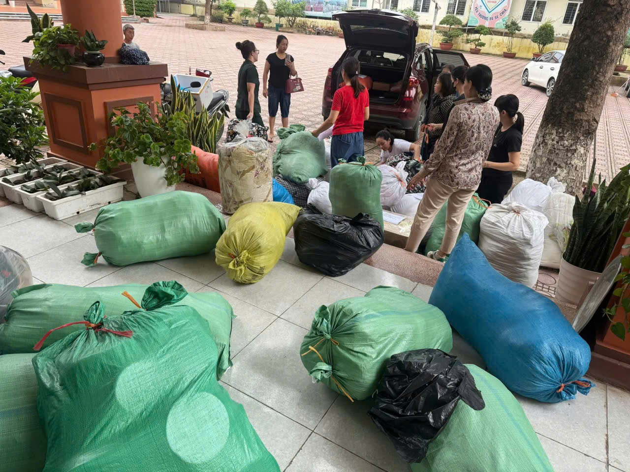 Trao gửi yêu thương ấm lòng đồng bào!